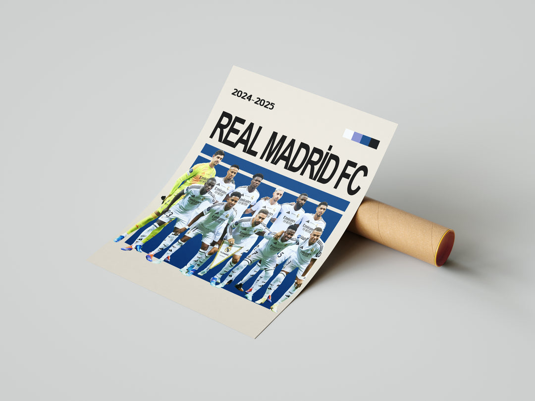 Real Madrid holdfoto plakat | Real Madrid 2024-2025 i hvidt kampkit, samlet i opstilling før kamp – klar til Champions League-triumf.