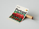 Load image into Gallery viewer, Portugal holdfoto plakat | Portugal 2024-2025 iført røde trøjer og grønne shorts, hele holdet samlet til kamp med ikonisk selvsikkerhed.

