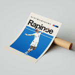Load image into Gallery viewer, Megan Rapinoe Kvinde fodbold plakater | USA landsholdstrøje i hvid med ikonisk jubelpose og lilla hår – perfekt til fans af kvindefodbold
