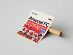 Load image into Gallery viewer, Holdfoto | Arsenal FC fodboldplakat 2024-2025 med holdopstilling i rød og hvid trøje – perfekt gave til enhver Arsenal-fan.
