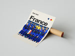 Load image into Gallery viewer, Holdfoto | France fodboldplakat 2024-2025 med spillere i blå trøjer – perfekt til fans af det franske nationalhold.
