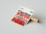 Load image into Gallery viewer, Holdfoto | FC Bayern München fodboldplakat 2024-2025 med hele truppen i hvid-røde trøjer – et stilrent valg til væggen hos enhver Bayern-fan.
