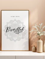 Load image into Gallery viewer, Bismillah calligraphy med hvid baggrund | Islamisk plakater | Plakaty.dk 
