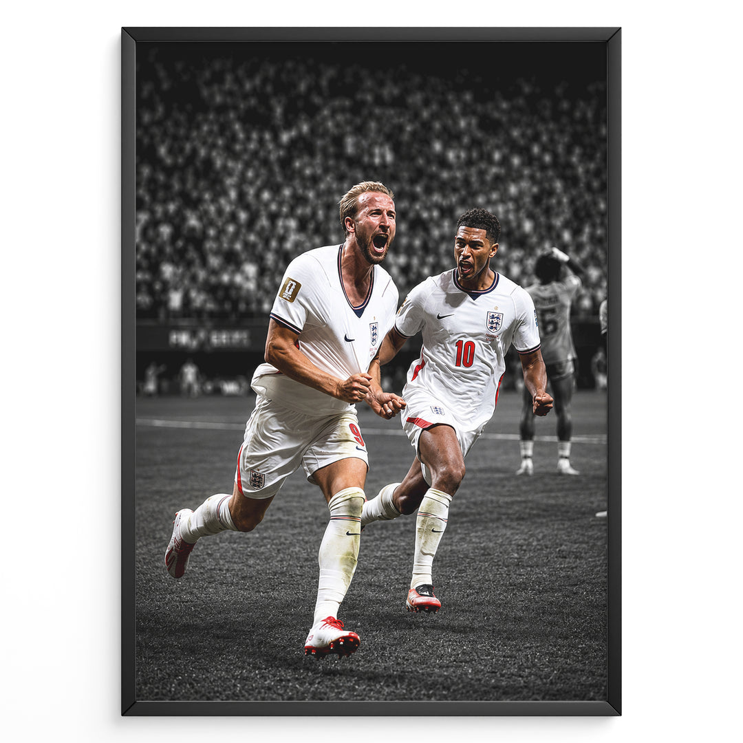 Harry Kane og Jude Bellingham plakat i Englands landsholdstrøjer med moderne sort-hvid baggrund