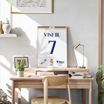 Load image into Gallery viewer, Fodbold plakat | Fodbold plakater | Vinícius Junior Trøje i flot design Fodbold plakat | Perfekt til Den Ægte Fodbold Fan | Plakaty.dk
