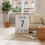 Load image into Gallery viewer, Fodbold plakat | Fodbold plakater | Vinícius Junior Trøje i flot design Fodbold plakat | Perfekt til Den Ægte Fodbold Fan | Plakaty.dk

