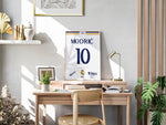 Load image into Gallery viewer, Fodbold plakat | Fodbold plakater | Luka Modric Fodbold plakat | Perfekt til Den Ægte Fodbold Fan | Plakaty.dk
