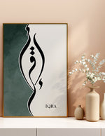 Load image into Gallery viewer, Iqraa calligraphy med grøn og hvid baggrund | Islamisk plakater | Plakaty.dk 
