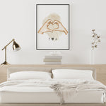 Load image into Gallery viewer, Kærlighedens symbol: Vandmalet hjertehænder | Kærlighed plakat.

