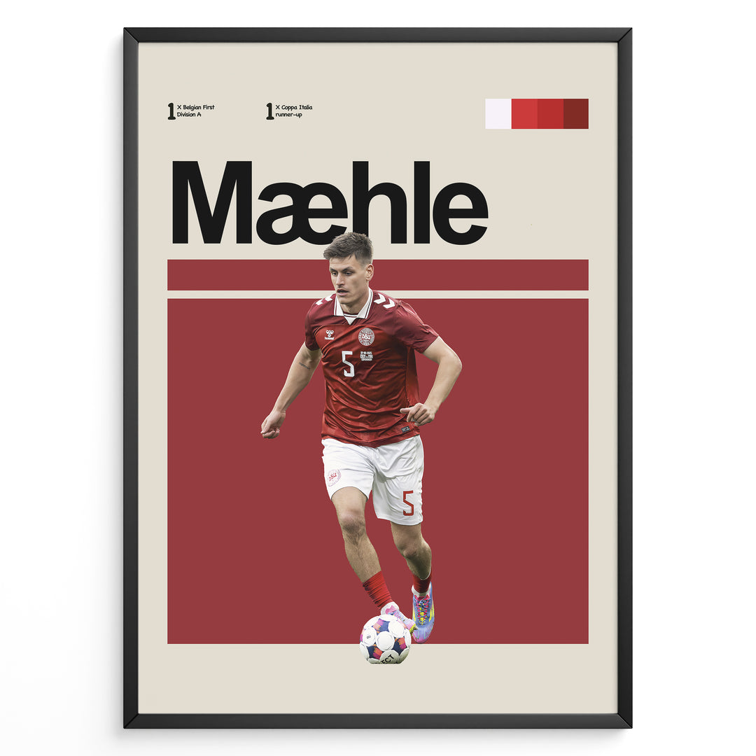 Joakim Mæhle fodbold plakat i Danmarks røde landsholdstrøje med bolden ved fødderne og stilrent moderne design