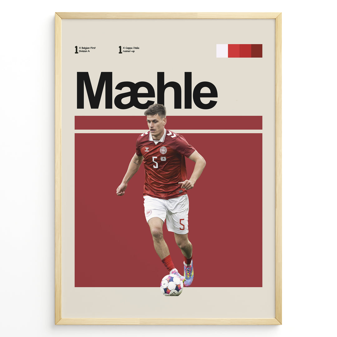 Joakim Mæhle fodbold plakat i Danmarks røde landsholdstrøje med bolden ved fødderne og stilrent moderne design