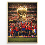 Load image into Gallery viewer, Spanien Verdensmester plakat med hele landsholdet og VM-trofæet under mesterskabsfejringen i 2026
